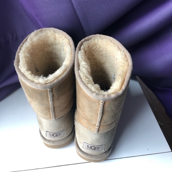 CLASSIC SHORT TAN UGG BOOTS - Picture 3 of 3